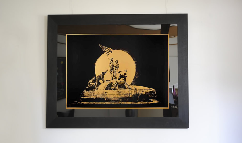 Banksy（バンクシー）Flag -Gold -サイン入り ポスターを販売 ー