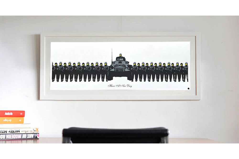 バンクシー (Banksy) のPOW デビュー作品「Have a nice Day AP（サイン