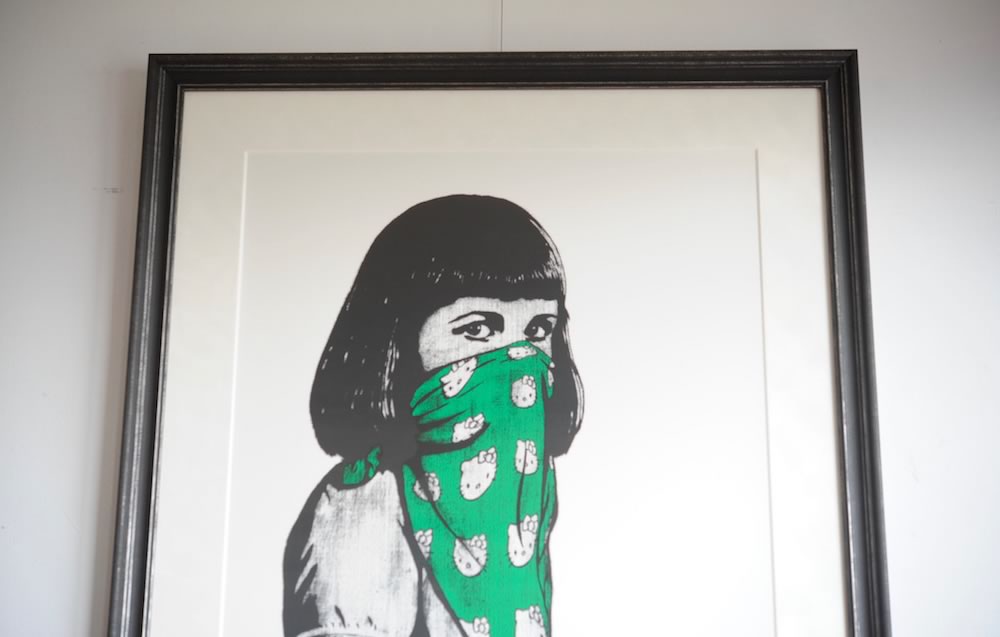 DOLK 'Kitty Riot - Green' を額縁 Italian Blackで額装 ー NOISEKING