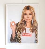 Supreme ケイトモス（Kate Moss）のポスターを販売しています。 ー