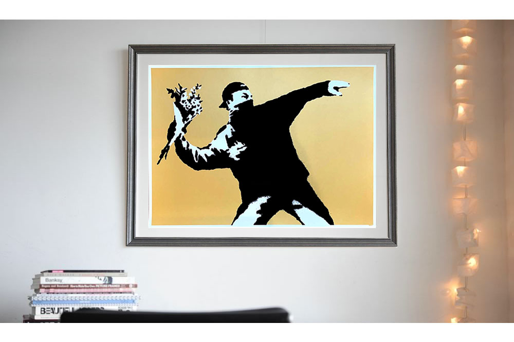 Banksy（バンクシー）Love Is In The Air（Gold） – WCP Reproduction 