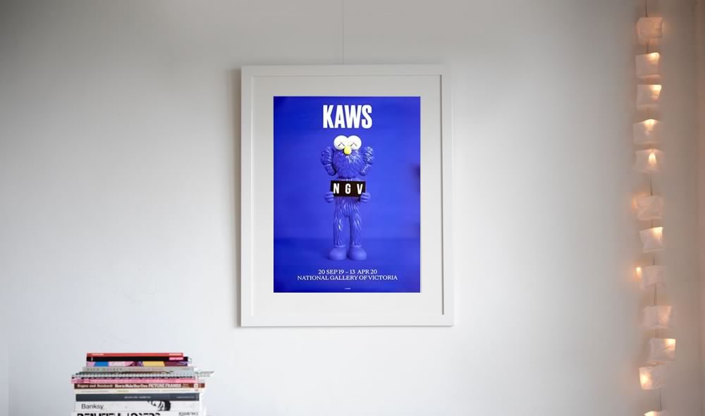 KAWS NGVポスター額装品　ブルー　木製フレーム KAWS NGVポスター額装品 ブルー 木製フレーム - メルカリ
