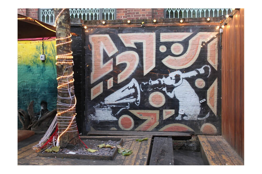 Banksy/バンクシー 「HMV（サイン入り）」 シルクスクリーンを