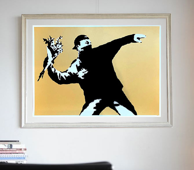 Banksy（バンクシー）Love Is In The Air（Gold） – WCP Reproductionを販売！ ー NOISEKING  ノイズキング