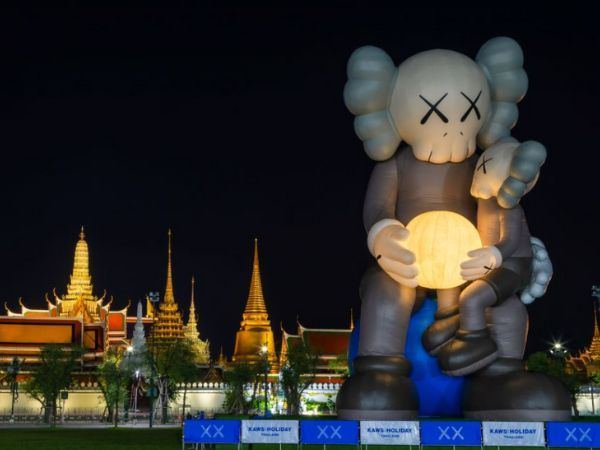KAWS Holiday Thailand（Black）フィギュア販売中！ ー