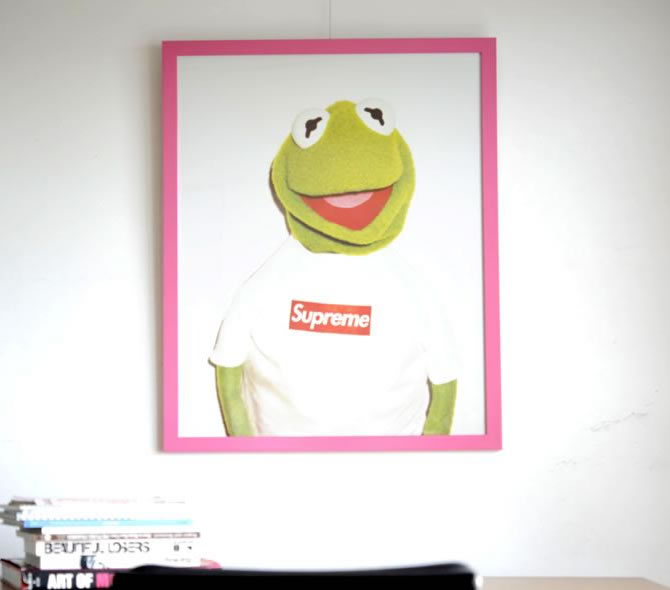 Supreme ケイトモス（Kermit）のポスターを販売 ー NOISEKING ノイズキング